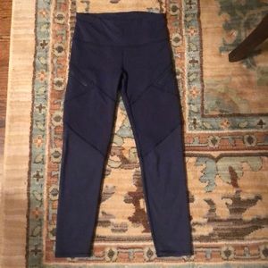 Cropped Navy sheer leggings! 🔷